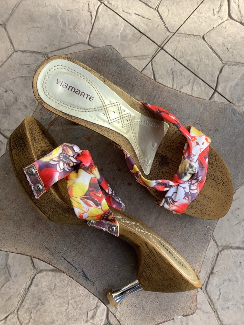 Floral Red ,Yellow, & Purple Kitten Heel Wooden Sandals US 8.5/9.